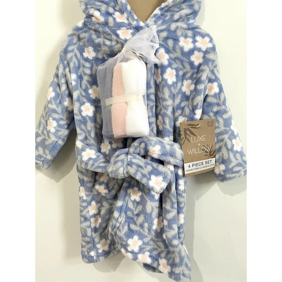 0-9 Months infant bathrobe with washcloths (4 Piece Set) - Picture 3 of 5
